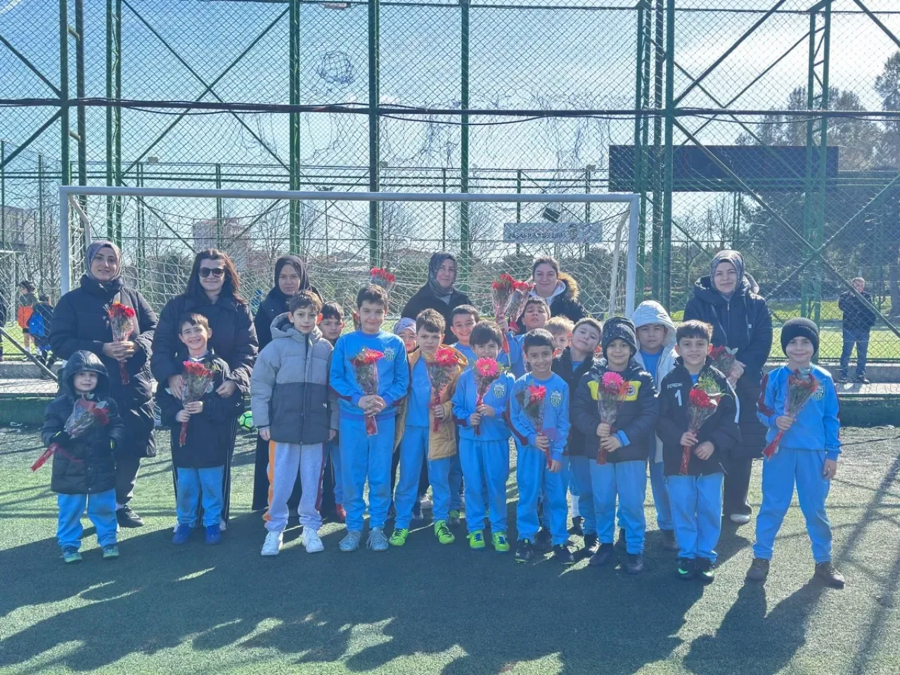 Esenler Oruç Reis Spor Kulübü'nden 8 Mart Mesajı: "Dünyanın Güzelliği Kadınların Gücünde Saklıdır" Esenler Oruç Reis Spor Kulübü'nden 8 Mart Mesajı: "Dünyanın Güzelliği Kadınların Gücünde Saklıdır"