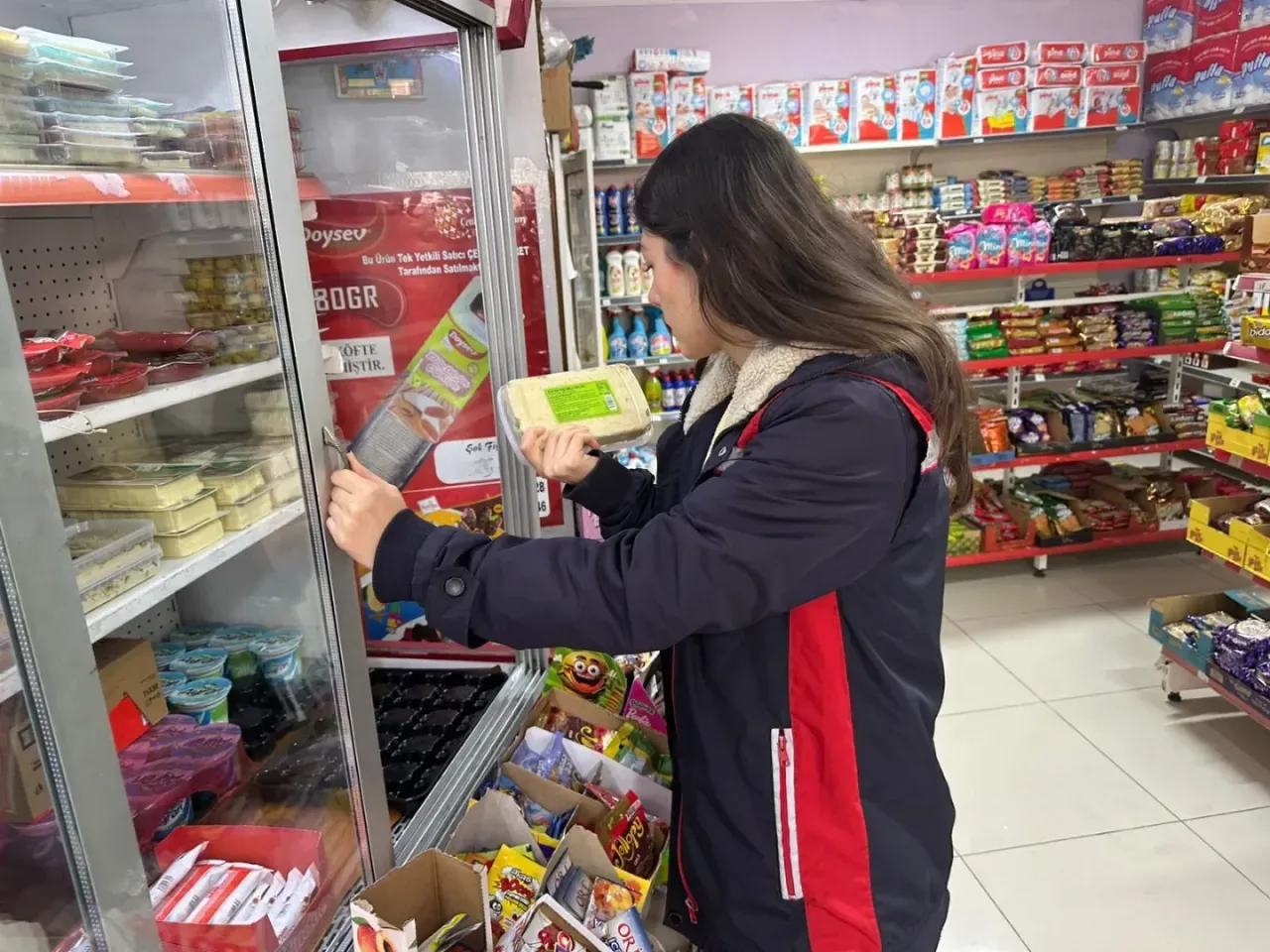 Esenyurt'ta Hafta Sonu Gıda Denetimleri Sıkı Şekilde Sürüyor Esenyurt'ta Hafta Sonu Gıda Denetimleri Sıkı Şekilde Sürüyor