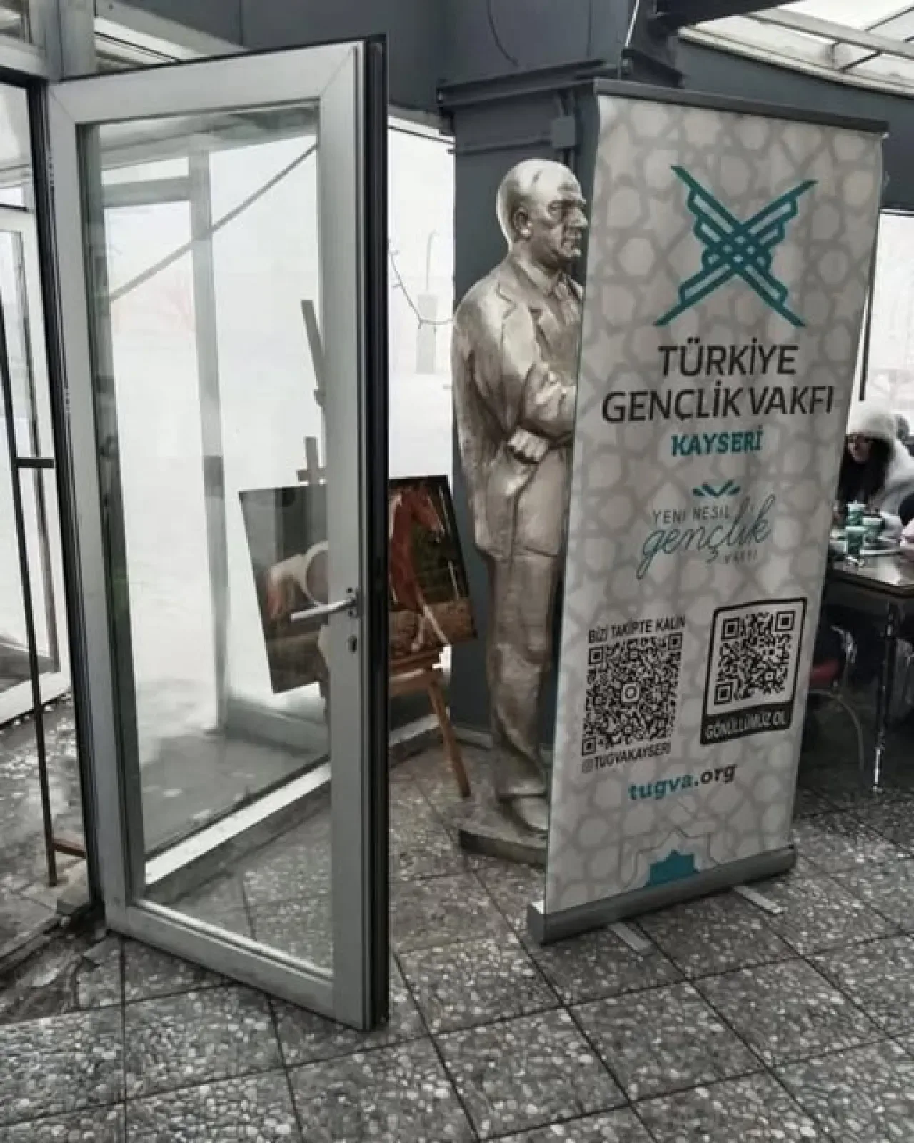 CHP'den Erciyes'teki Atatürk Görseli Tepkisi: "Bu Ayıba İmza Atanlar ve Göz Yumanlar" CHP'den Erciyes'teki Atatürk Görseli Tepkisi: "Bu Ayıba İmza Atanlar ve Göz Yumanlar"