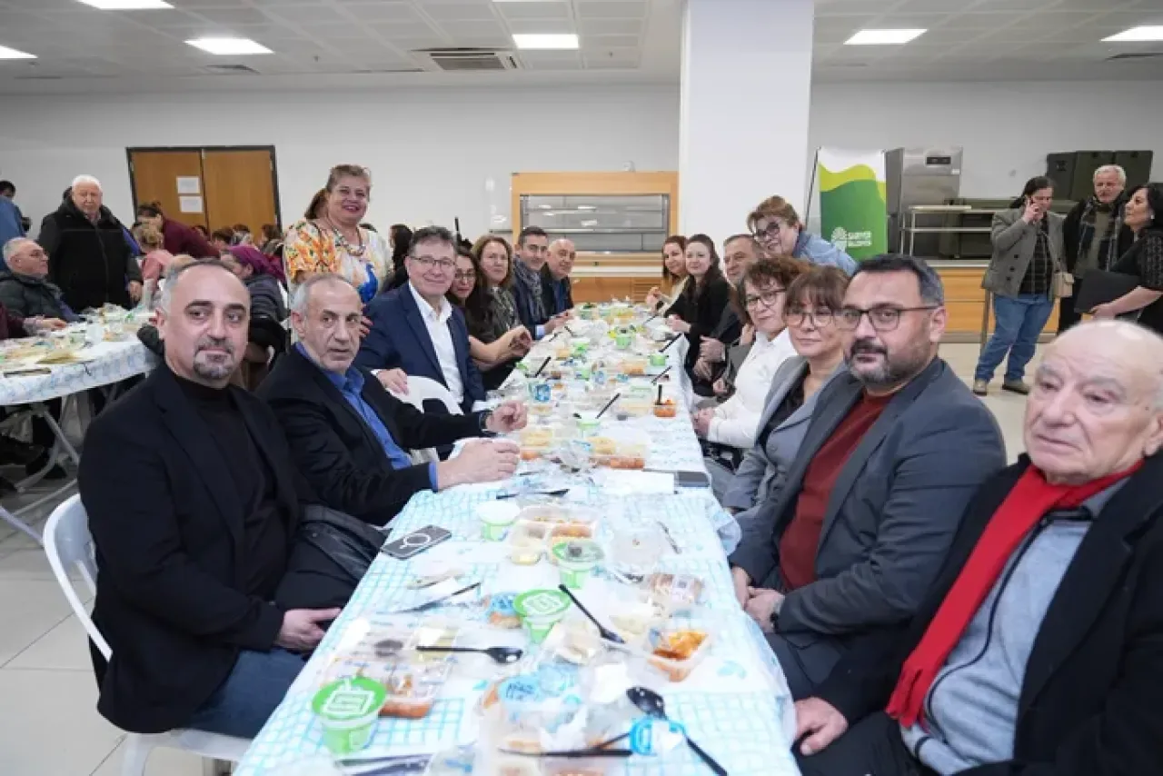 Sarıyer'de 8 Mart'a Özel Kadın İftarı: Başkan Aksu ve CHP'li Zeybek Kadınlarla Buluştu Sarıyer'de 8 Mart'a Özel Kadın İftarı: Başkan Aksu ve CHP'li Zeybek Kadınlarla Buluştu