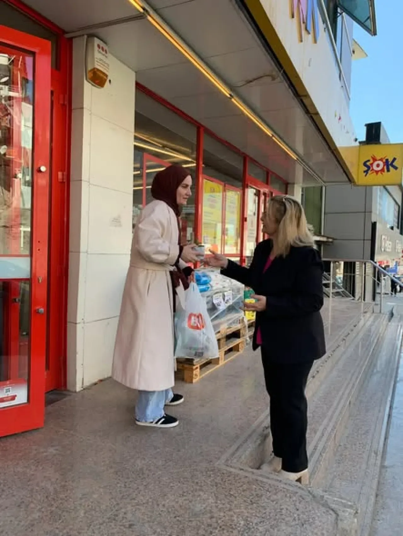 CHP'li Başkan'dan 8 Mart Mesajı: "Hak Verilmez, Mücadele Edilerek Alınır" CHP'li Başkan'dan 8 Mart Mesajı: "Hak Verilmez, Mücadele Edilerek Alınır"
