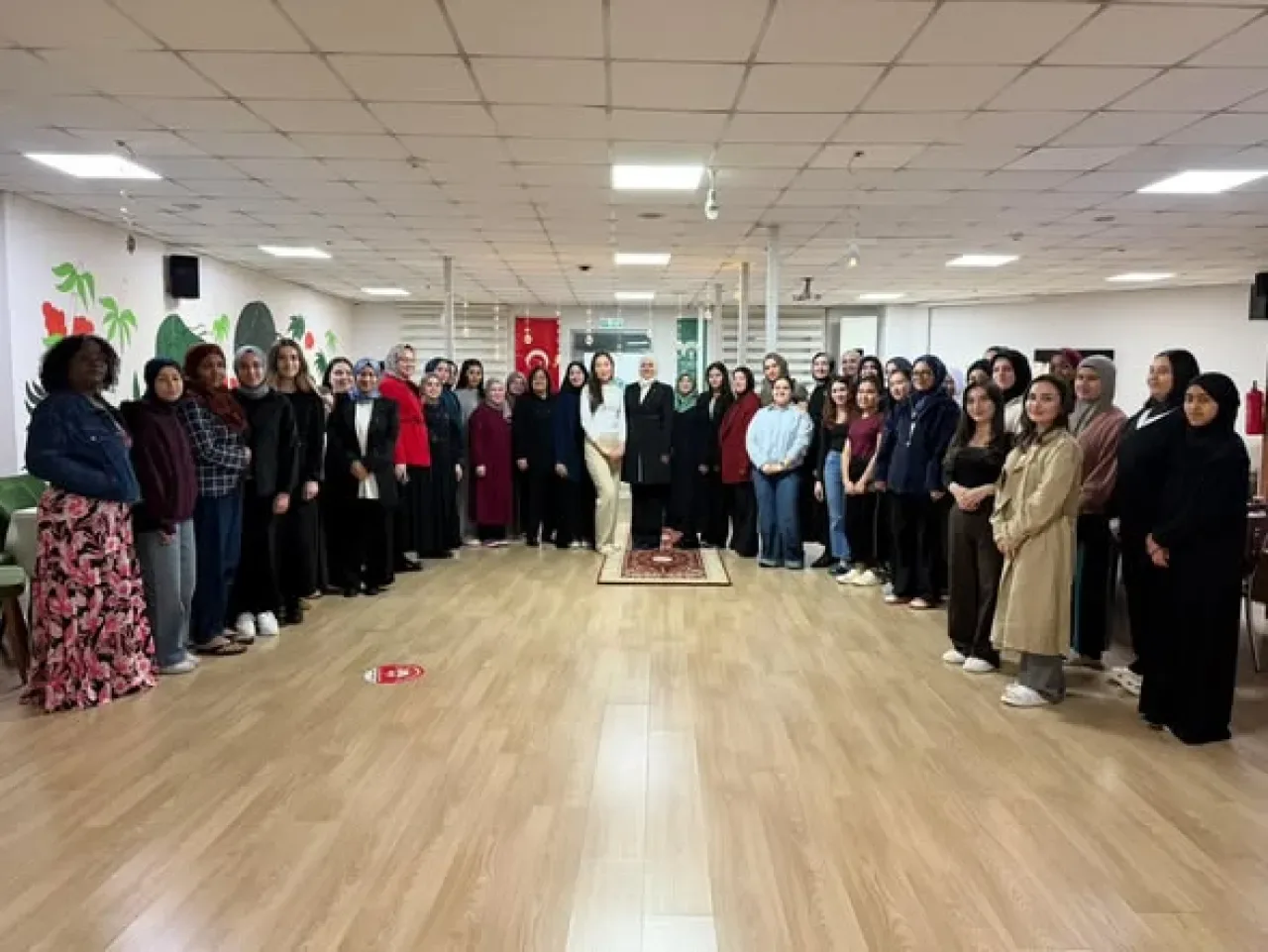 AK Partili Vekiller, Bursa'daki Kız Öğrenci Yurdunda Gençlerle Buluştu AK Partili Vekiller, Bursa'daki Kız Öğrenci Yurdunda Gençlerle Buluştu
