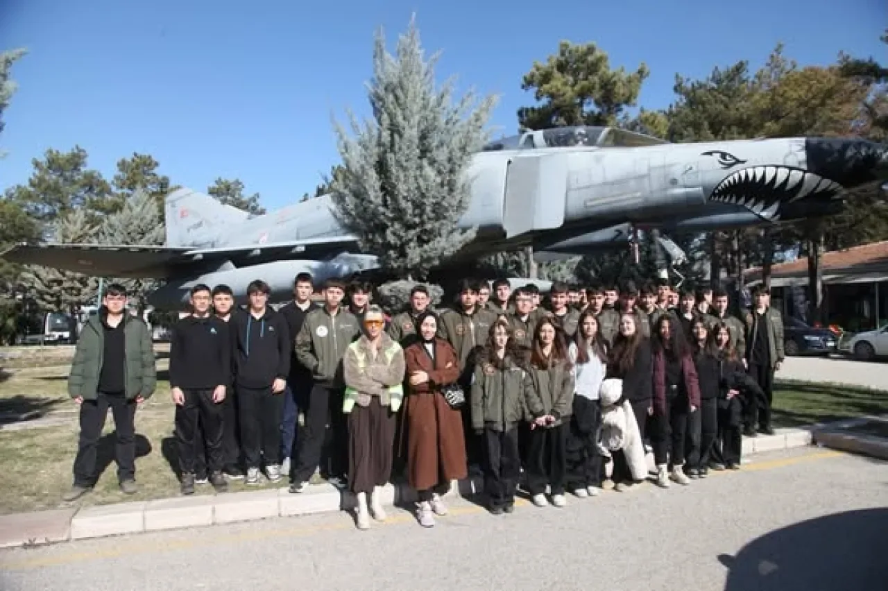 THK Üniversitesi, Havacılık Lisesi Öğrencilerini Ağırladı: Geleceğin Teknisyenleri Kampüste THK Üniversitesi, Havacılık Lisesi Öğrencilerini Ağırladı: Geleceğin Teknisyenleri Kampüste