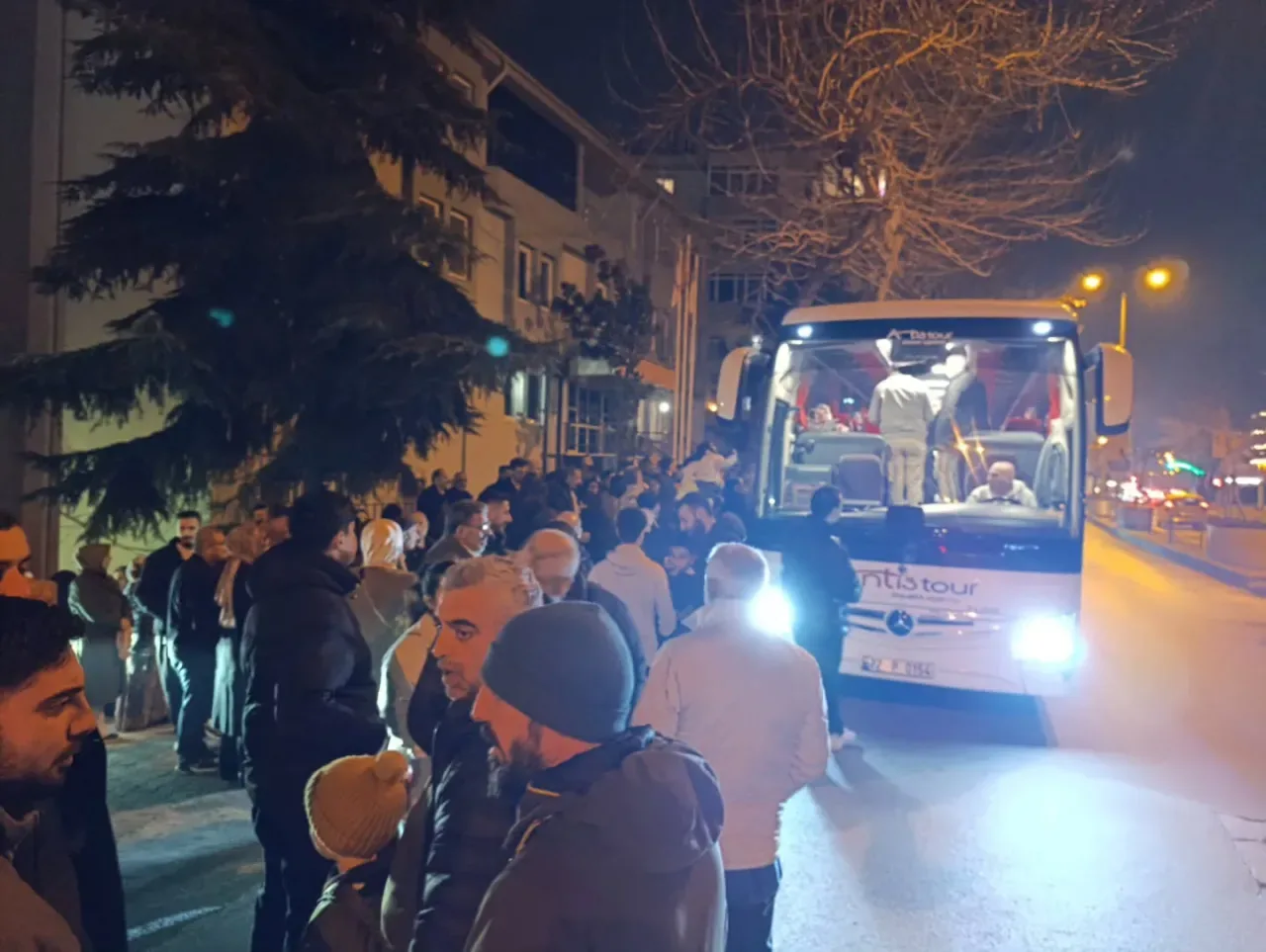 Yalova'dan Umreye Gidecekler İçin Uğurlama Programı Düzenlendi Yalova'dan Umreye Gidecekler İçin Uğurlama Programı Düzenlendi