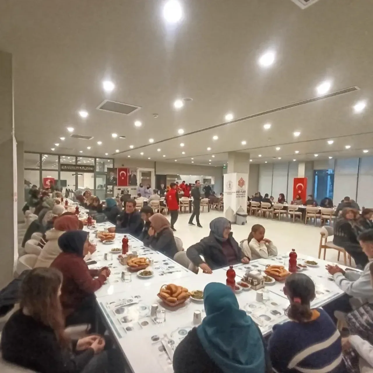 Konya'da Yetim ve Öksüz Çocuklar İçin Anlamlı Ramazan Buluşması Konya'da Yetim ve Öksüz Çocuklar İçin Anlamlı Ramazan Buluşması