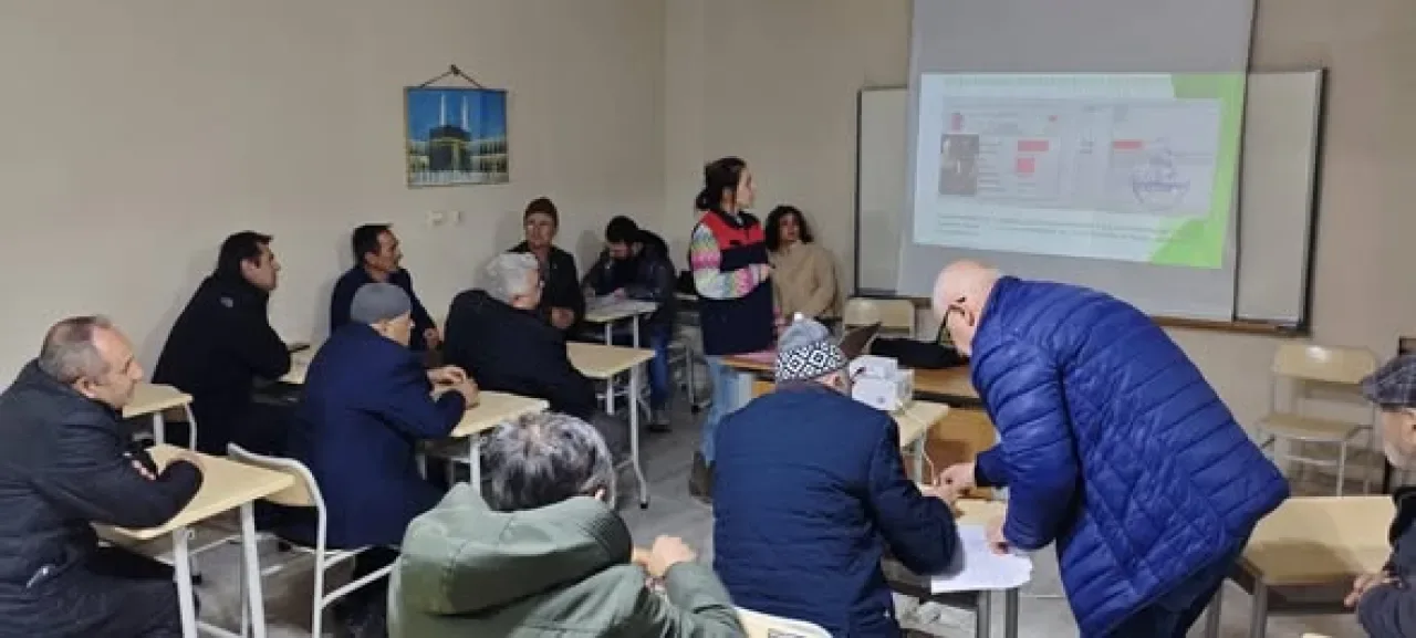 Bursa Kestel'de Köylüler Bilinçlendiriliyor: Ümitalan Köyü'nde Eğitim Seferberliği Bursa Kestel'de Köylüler Bilinçlendiriliyor: Ümitalan Köyü'nde Eğitim Seferberliği