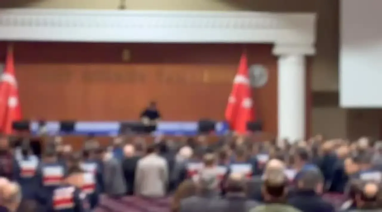 İmamoğlu'ndan Siyasi Rakibine Mertlik Çağrısı: "Tek Başına Mücadele Et" İmamoğlu'ndan Siyasi Rakibine Mertlik Çağrısı: "Tek Başına Mücadele Et"