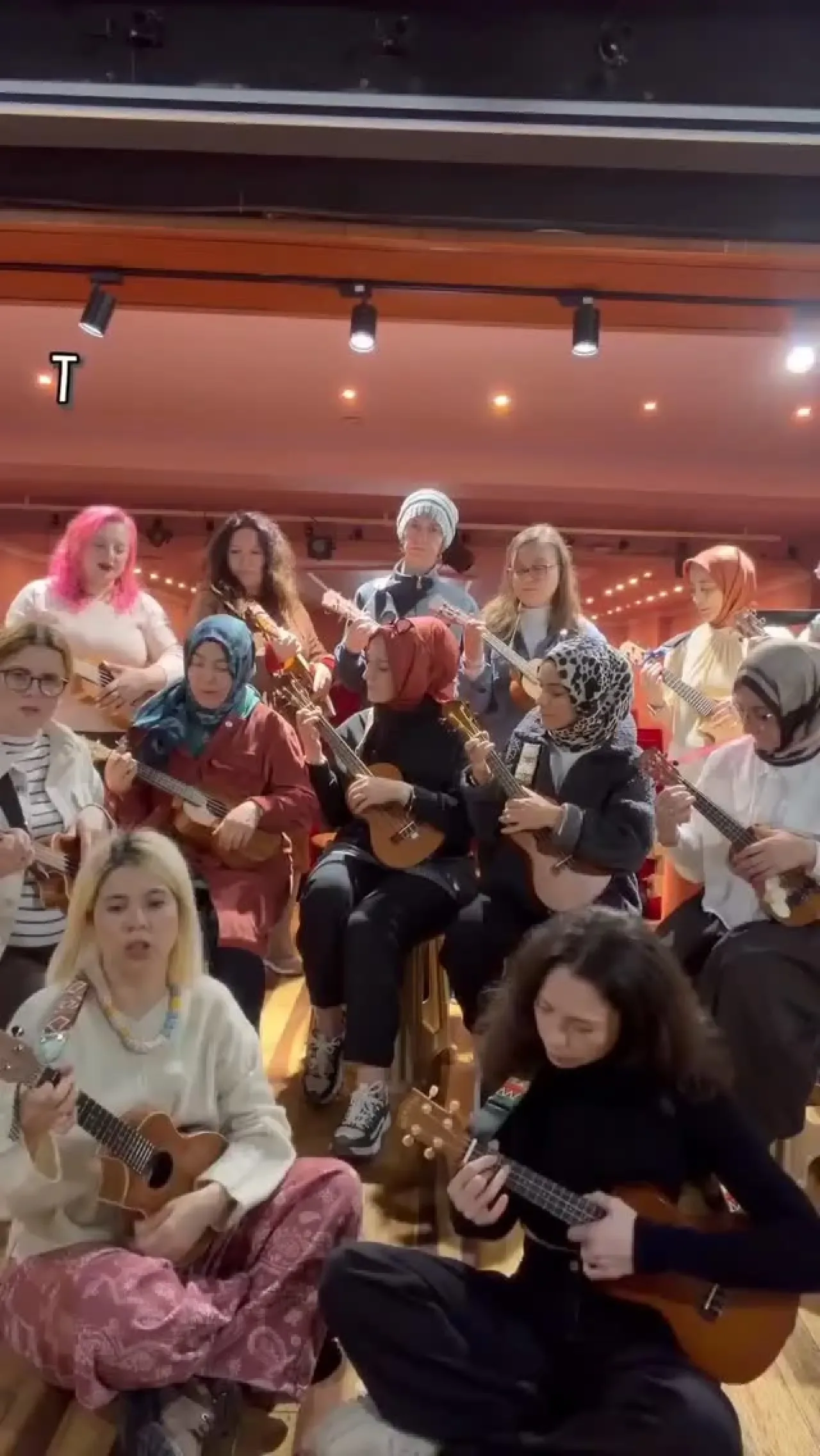 Beykoz'da Bir İlk: Ukulele Öğretmenlerinden 8 Mart Bestesi Beykoz'da Bir İlk: Ukulele Öğretmenlerinden 8 Mart Bestesi