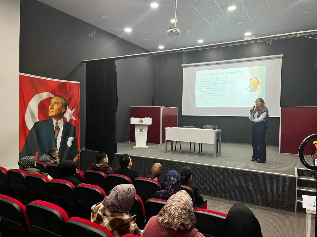 Esenyurt RAM'dan Velilere "Aile İçi Şiddetle Mücadele" Eğitimi Esenyurt RAM'dan Velilere "Aile İçi Şiddetle Mücadele" Eğitimi