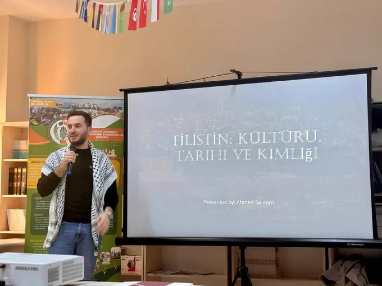 Adana'da Filistin Kültürü ve Direniş Ruhu Gençlerle Buluştu Adana'da Filistin Kültürü ve Direniş Ruhu Gençlerle Buluştu