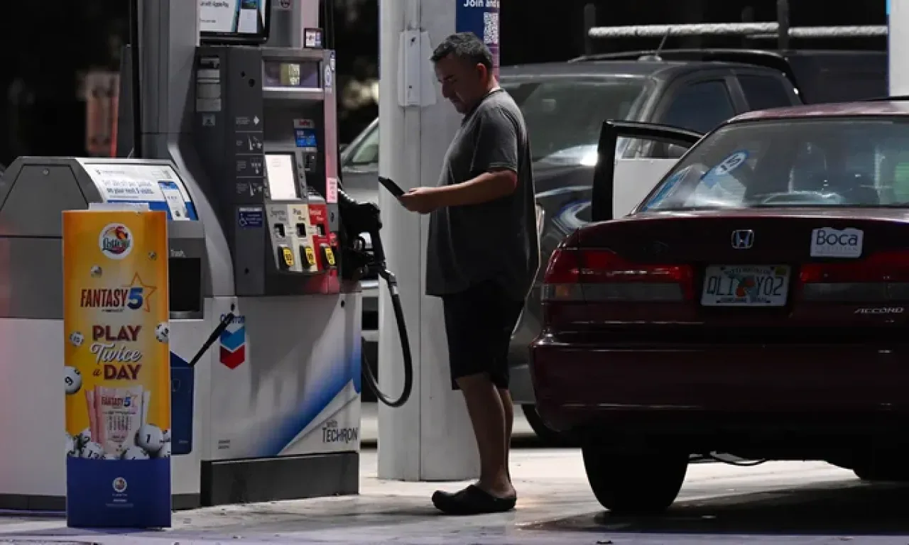 Kritik Su Yolu Tehdidiyle Petrol Fiyatları 120 Doları Zorluyor Kritik Su Yolu Tehdidiyle Petrol Fiyatları 120 Doları Zorluyor