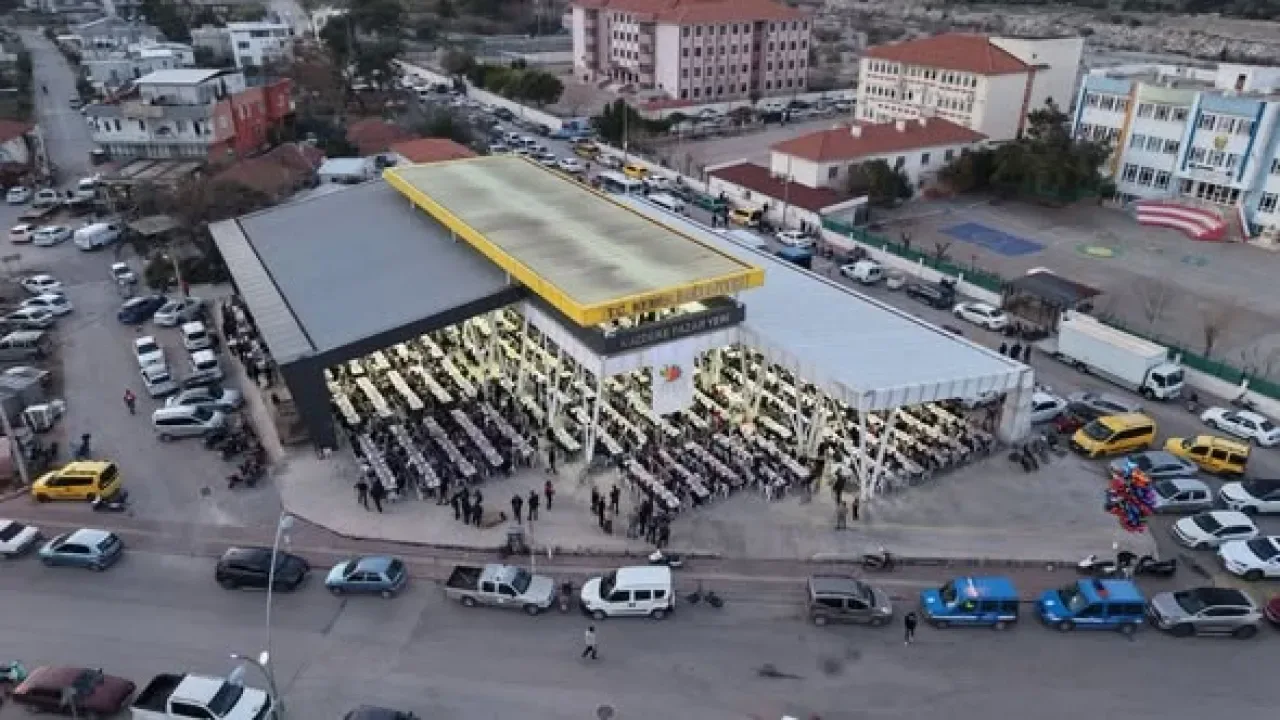 Kemer'de Ramazan Coşkusu: Kuzdere'de İftar Sofrası ve Semazen Gösterisi Kemer'de Ramazan Coşkusu: Kuzdere'de İftar Sofrası ve Semazen Gösterisi