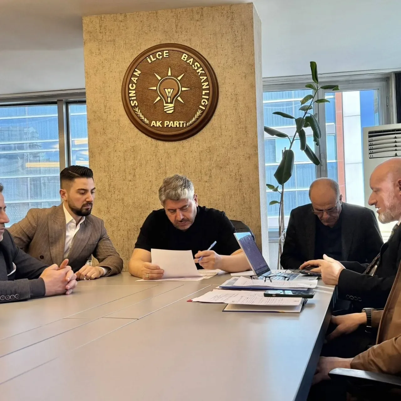 Sincan'da AK Parti İlçe Teşkilatından "El Ele, Gönül Gönüle" Mesajı Sincan'da AK Parti İlçe Teşkilatından "El Ele, Gönül Gönüle" Mesajı