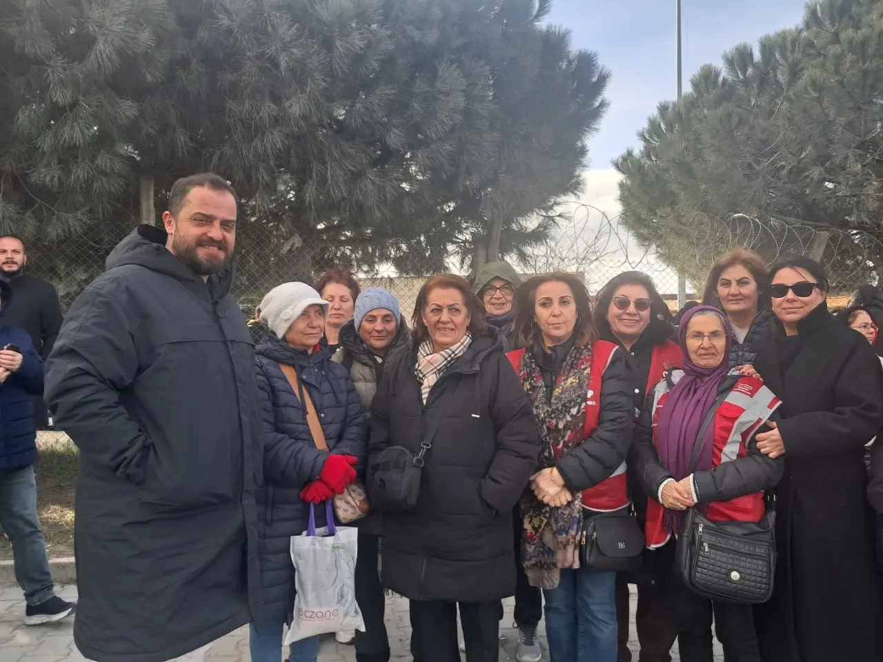 CHP'li Kadınlar Silivri'de: "İBB Davasında Yenileceksiniz!" CHP'li Kadınlar Silivri'de: "İBB Davasında Yenileceksiniz!"