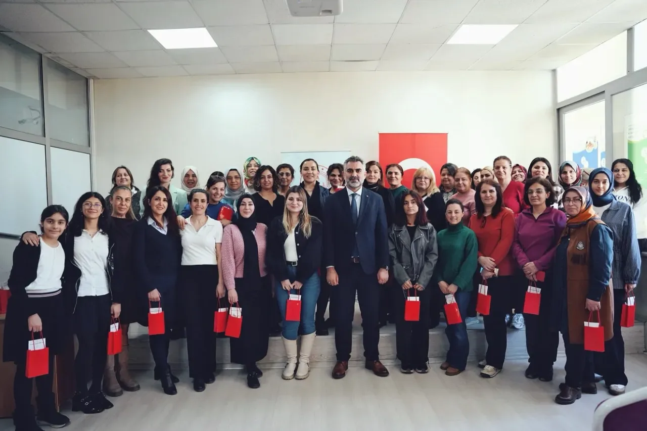 Kartal İlçe Milli Eğitim Müdürlüğü'nden 8 Mart Dünya Kadınlar Günü Kutlaması Kartal İlçe Milli Eğitim Müdürlüğü'nden 8 Mart Dünya Kadınlar Günü Kutlaması