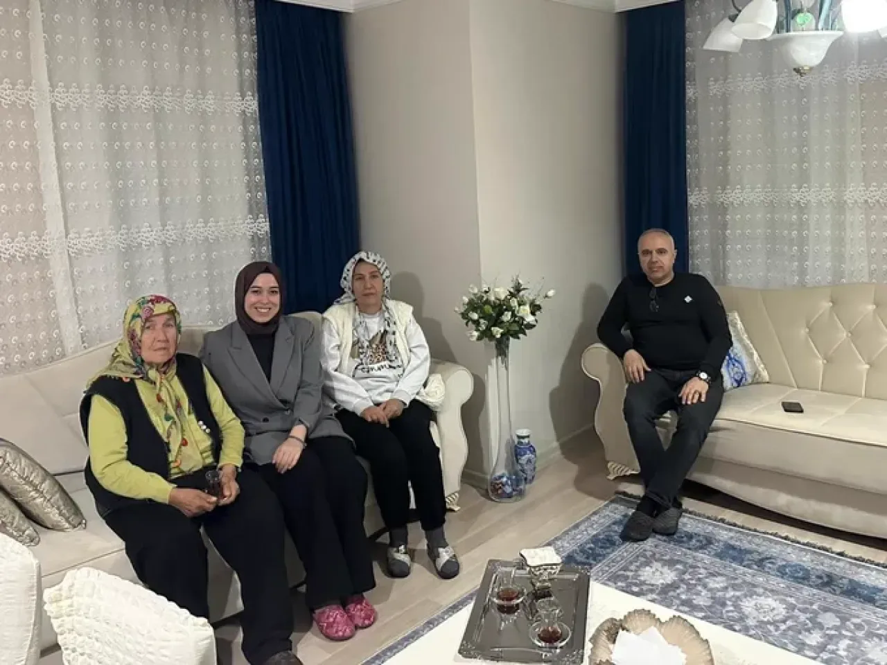 AK Parti Çukurova İlçe Başkanı, Leyla Nacar'ın Misafiri Oldu AK Parti Çukurova İlçe Başkanı, Leyla Nacar'ın Misafiri Oldu