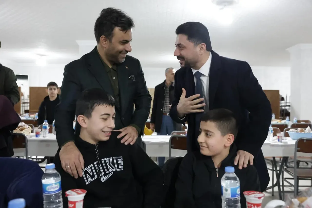 Bağcılar'da Gençlerle Ramazan Coşkusu: 100. Yıl Merkez Camii'nde Anlamlı İftar Bağcılar'da Gençlerle Ramazan Coşkusu: 100. Yıl Merkez Camii'nde Anlamlı İftar