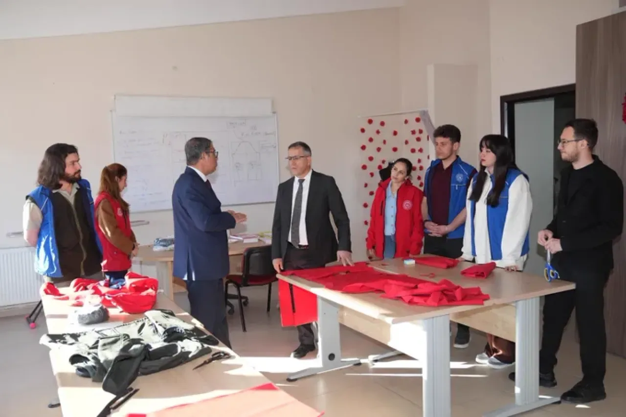 Konya'da Gençlik Merkezleri Yatırımı: Çintimar, Karapınar'da İncelemelerde Bulundu Konya'da Gençlik Merkezleri Yatırımı: Çintimar, Karapınar'da İncelemelerde Bulundu