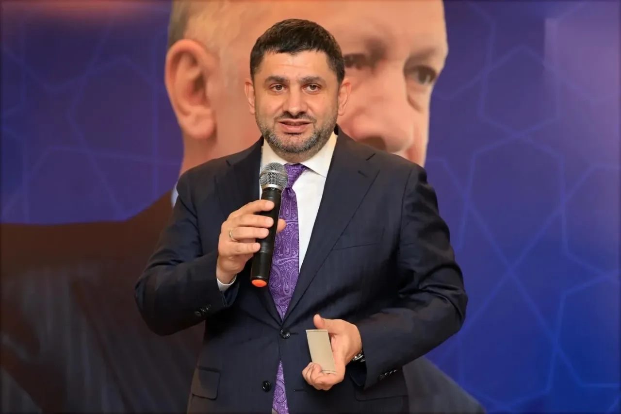 AK Partili Yahya Çelik'ten Vefa İftarında Anlamlı Buluşma AK Partili Yahya Çelik'ten Vefa İftarında Anlamlı Buluşma
