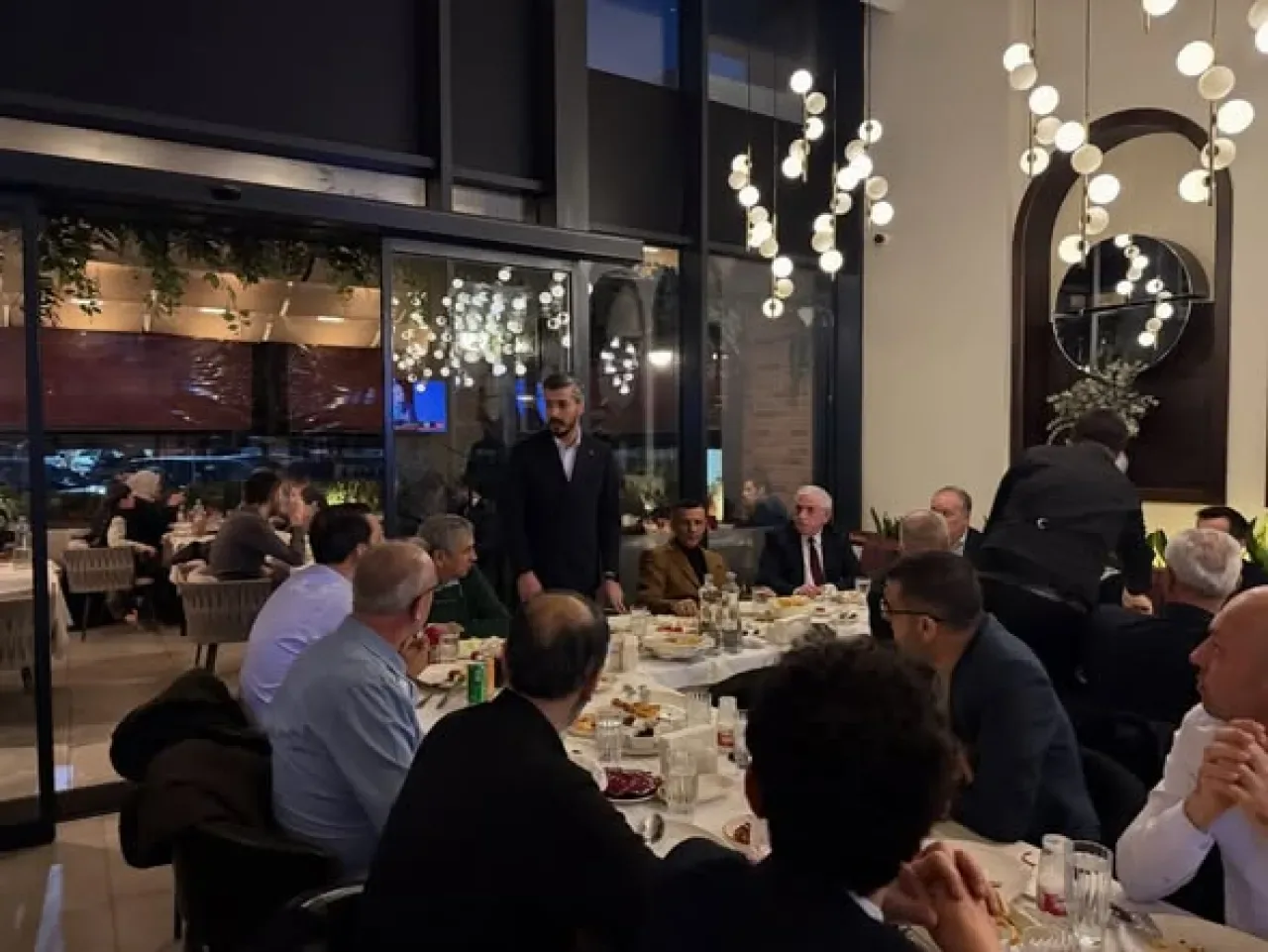 MHP Başakşehir'den Kamu Çalışanlarına Anlamlı İftar MHP Başakşehir'den Kamu Çalışanlarına Anlamlı İftar