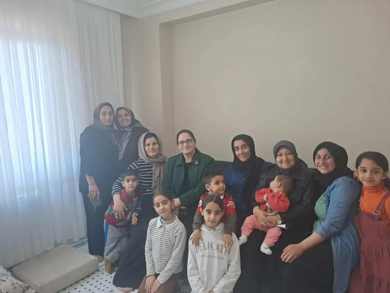 AK Parti Sancaktepe'de Komşu Ziyaretleri ile Gönüllere Dokunuyor AK Parti Sancaktepe'de Komşu Ziyaretleri ile Gönüllere Dokunuyor