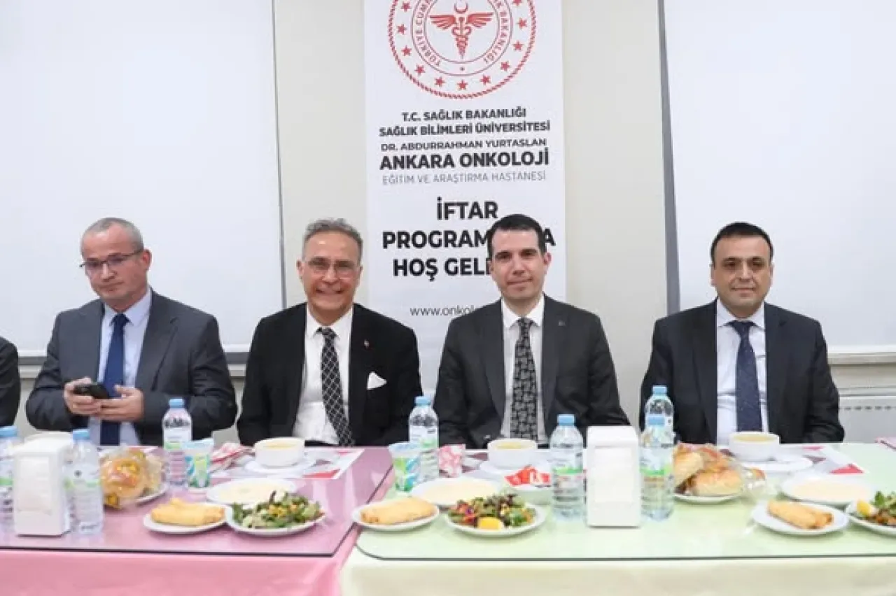 Ankara'da Sağlık Çalışanları İftarda Bir Araya Geldi Ankara'da Sağlık Çalışanları İftarda Bir Araya Geldi