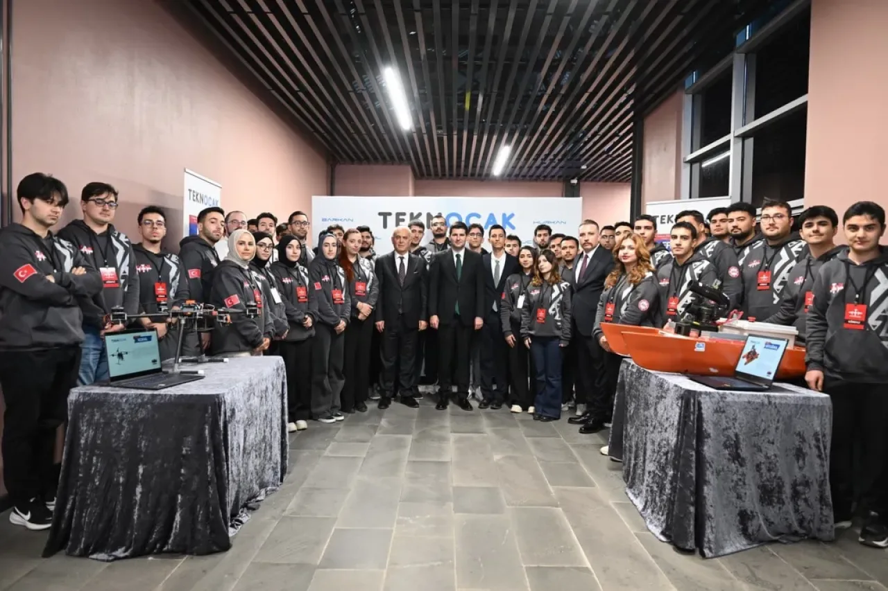 Adana Ülkü Ocakları, Yerli Teknoloji Hamlesini Yerinde İnceledi Adana Ülkü Ocakları, Yerli Teknoloji Hamlesini Yerinde İnceledi