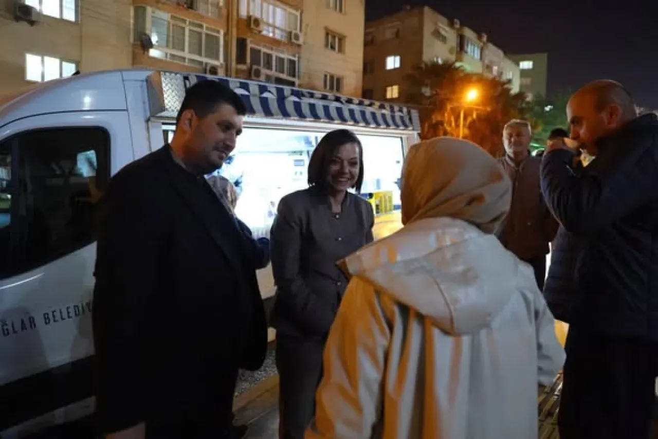 Karabağlar'da Ramazan Geleneği: Teravih Sonrası Şerbet İkramı Karabağlar'da Ramazan Geleneği: Teravih Sonrası Şerbet İkramı