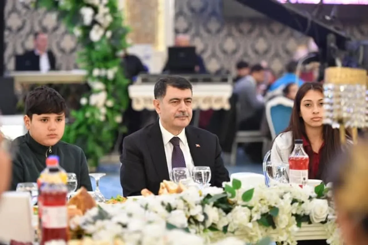Ankara Valisi Vasip Şahin, Yetimlerle İftarda Buluştu Ankara Valisi Vasip Şahin, Yetimlerle İftarda Buluştu