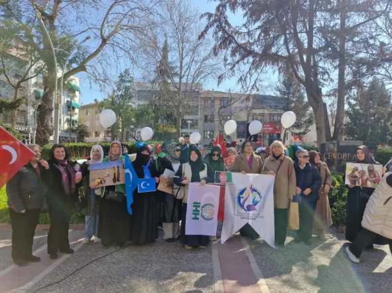 İHH Yalova Kadın Komisyonu'ndan 8 Mart Basın Açıklaması İHH Yalova Kadın Komisyonu'ndan 8 Mart Basın Açıklaması