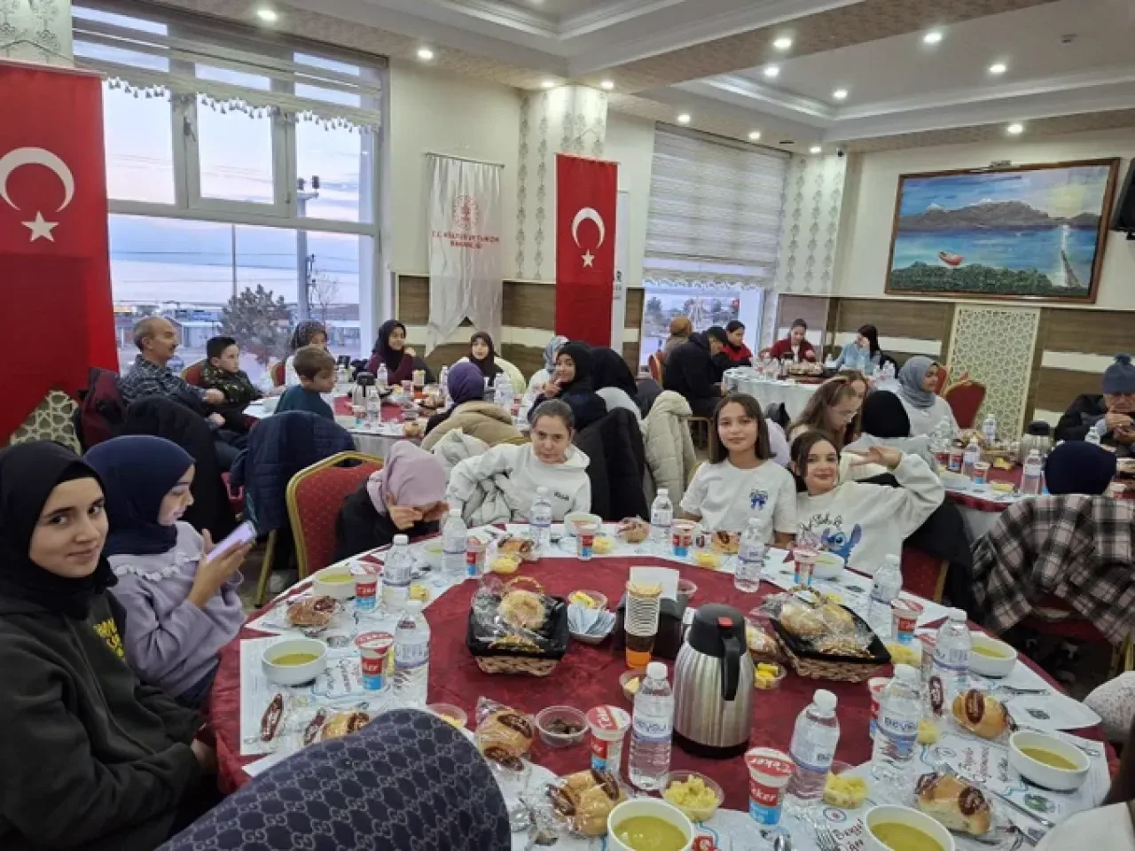 Maarifin Kalbinde Ramazan: Beyşehir'de Öğrenci ve Eğitimcilerle Anlamlı İftar Maarifin Kalbinde Ramazan: Beyşehir'de Öğrenci ve Eğitimcilerle Anlamlı İftar