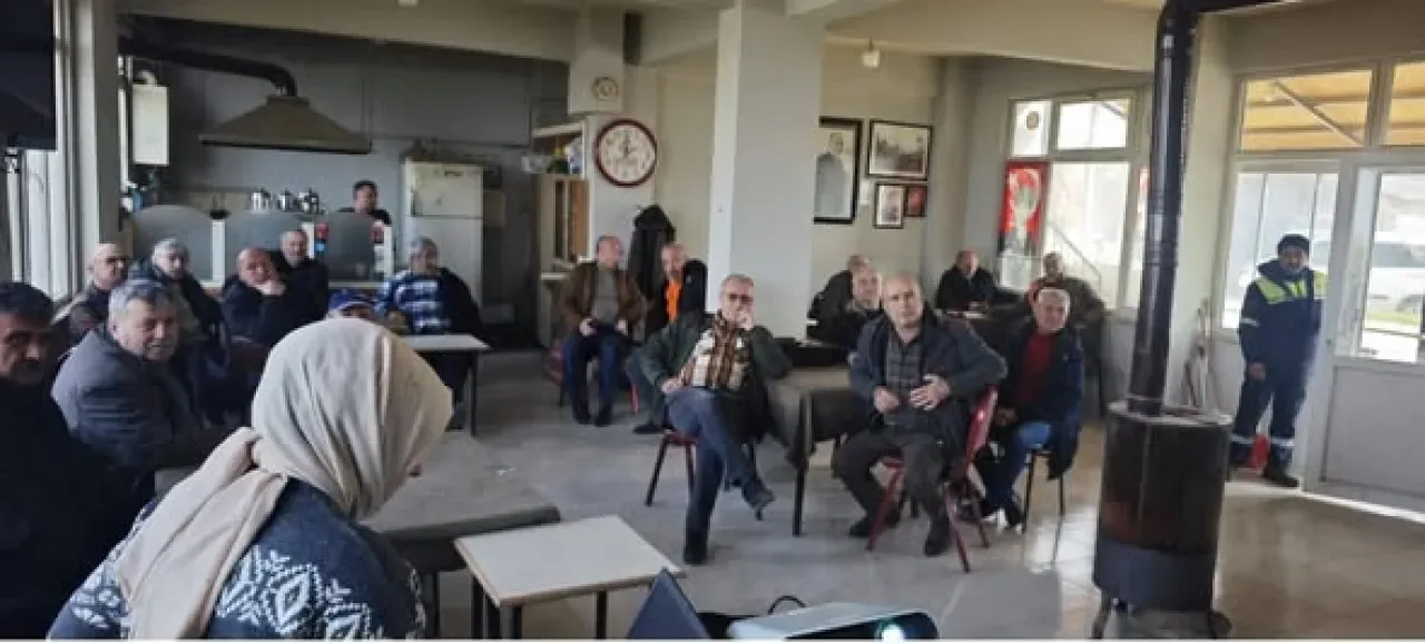 Bursa Gemlik'te Çiftçilere Bitki Koruma Ürünleri Eğitimi Verildi Bursa Gemlik'te Çiftçilere Bitki Koruma Ürünleri Eğitimi Verildi
