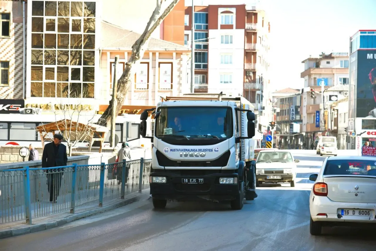 Mustafakemalpaşa, Bayram Temizliği İçin Seferber Oldu Mustafakemalpaşa, Bayram Temizliği İçin Seferber Oldu
