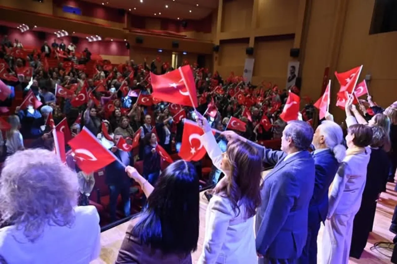 Antalya'da Kadınlar Günü'ne Özel Anlamlı Konser Antalya'da Kadınlar Günü'ne Özel Anlamlı Konser