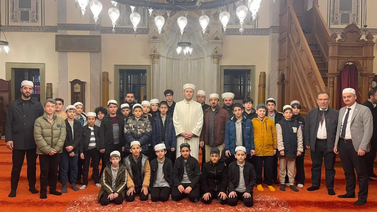 Diyanet Üst Düzey Yetkilisi Bursa'da Ramazan Ruhunu Yayıyor Diyanet Üst Düzey Yetkilisi Bursa'da Ramazan Ruhunu Yayıyor