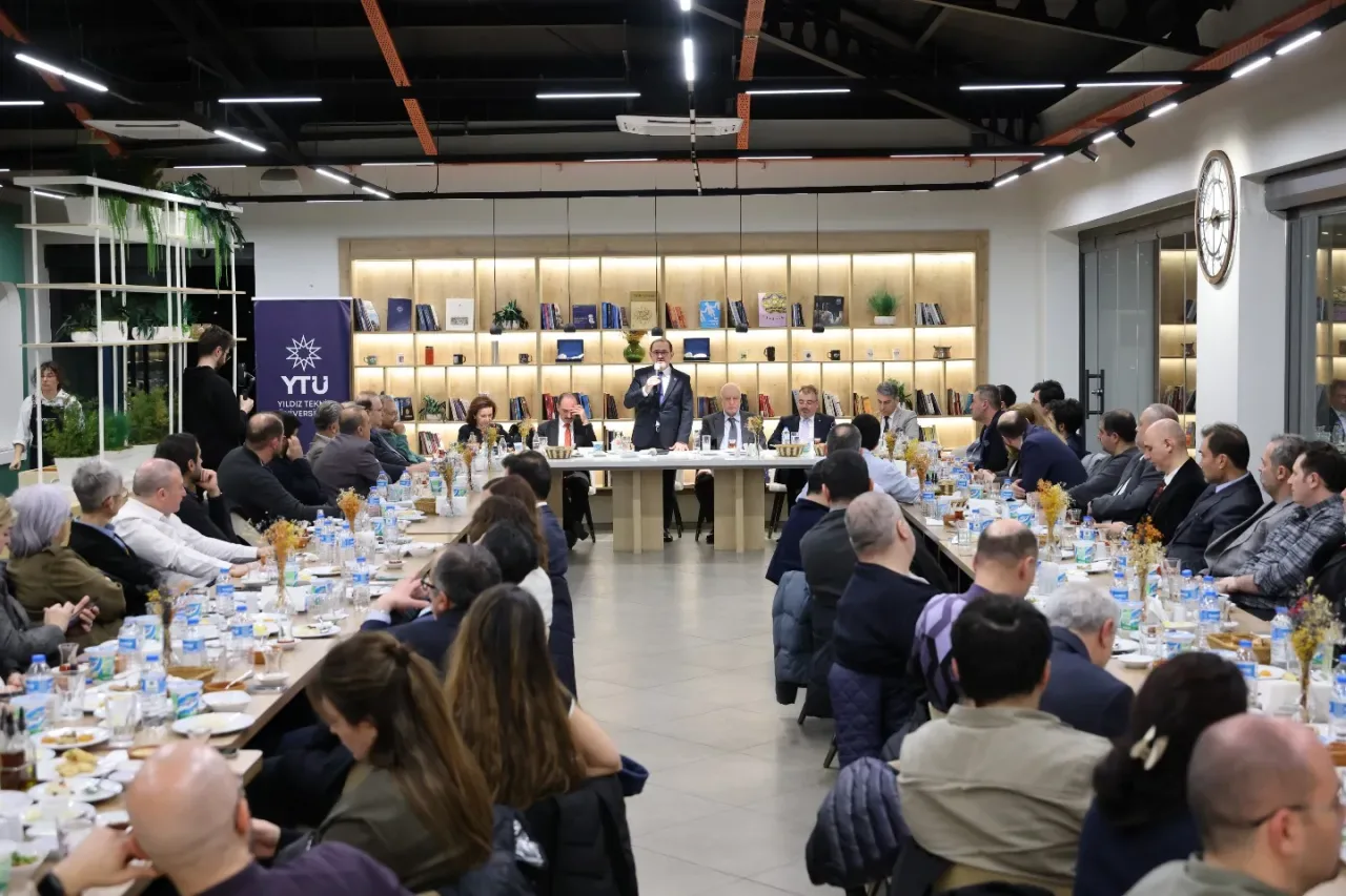 YTÜ Rektörü Prof. Dr. Eyüp Debik, Akademik Yöneticilerle İftarda Buluştu: Hedef Dünyada İlk 100 YTÜ Rektörü Prof. Dr. Eyüp Debik, Akademik Yöneticilerle İftarda Buluştu: Hedef Dünyada İlk 100