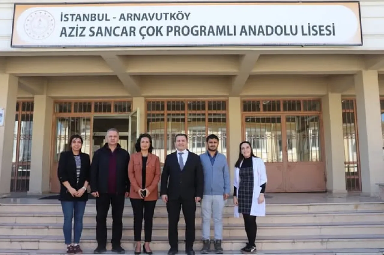 Arnavutköy'de Öğrenciler Atıkları Sanata Dönüştürdü Arnavutköy'de Öğrenciler Atıkları Sanata Dönüştürdü