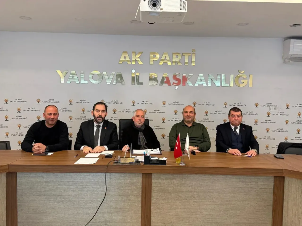 AK Parti Yalova Teşkilatı Çınarcık'ın Gelişimi İçin Bir Araya Geldi AK Parti Yalova Teşkilatı Çınarcık'ın Gelişimi İçin Bir Araya Geldi
