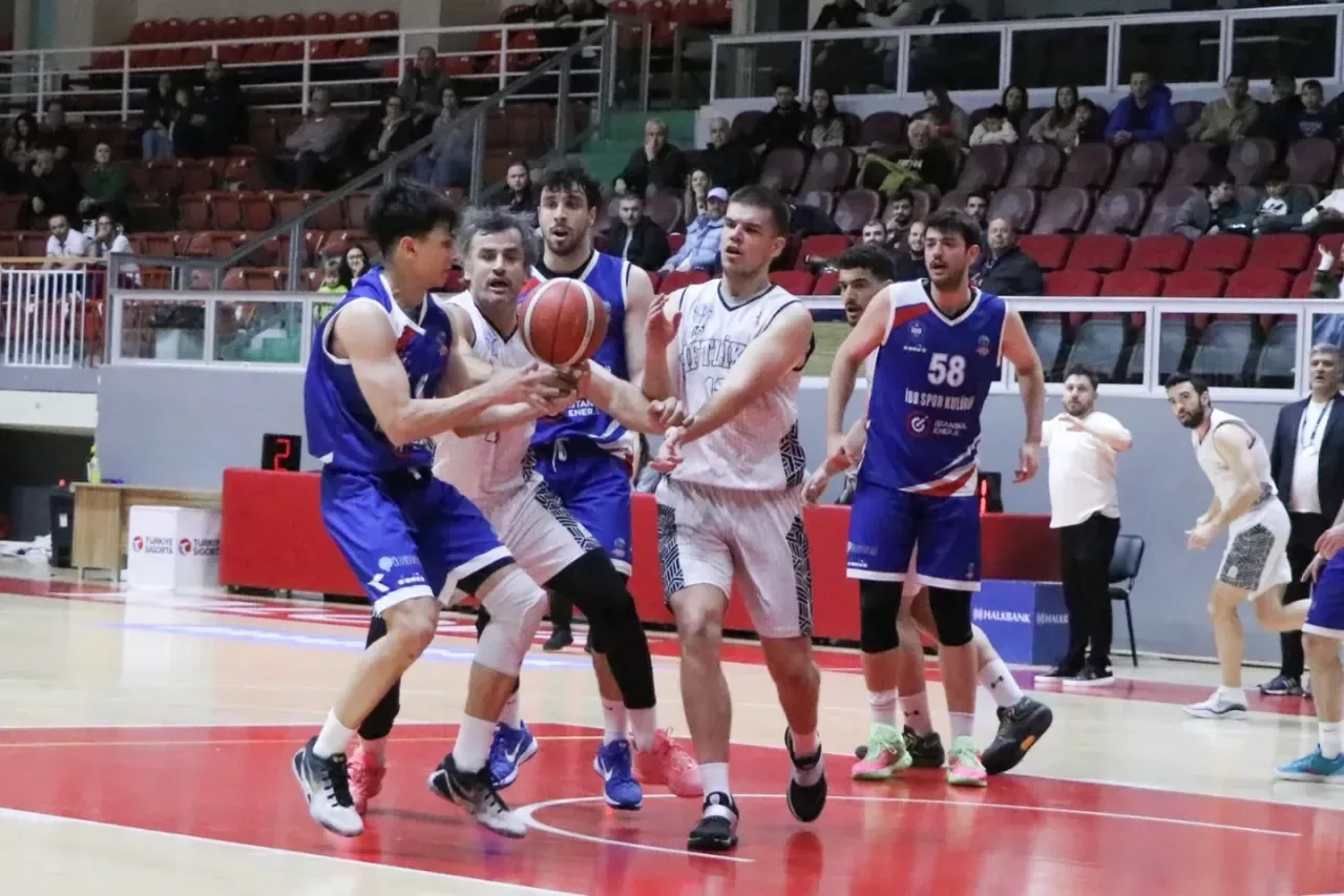 Çiftlikköy Belediyespor, İBB Spor'u Mağlup Ederek Play-Off Hakkını Kazandı Çiftlikköy Belediyespor, İBB Spor'u Mağlup Ederek Play-Off Hakkını Kazandı