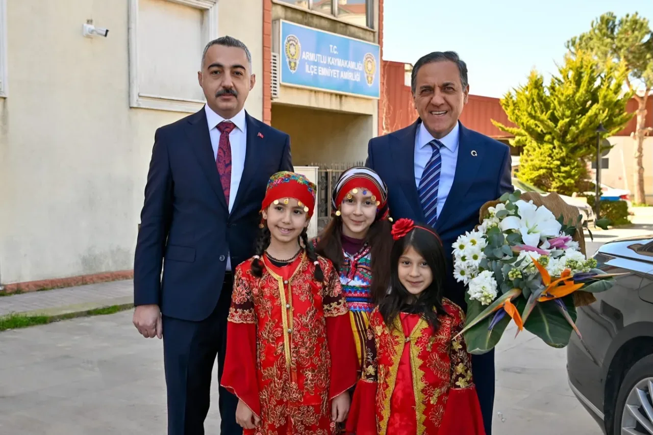Yalova Valisi'nden Armutlu'da Kamu Hizmeti Vurgusu Yalova Valisi'nden Armutlu'da Kamu Hizmeti Vurgusu