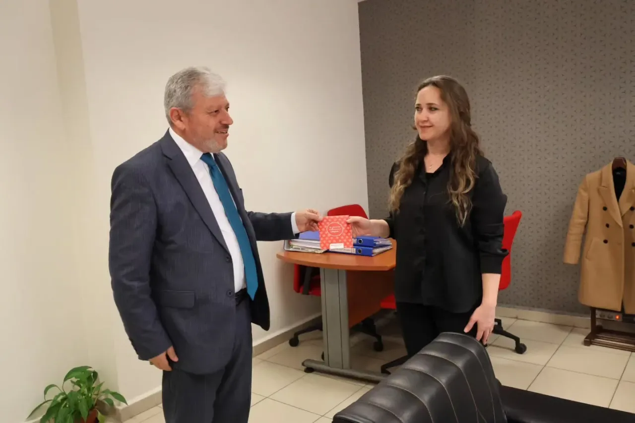 Sultanbeyli'de 8 Mart Kutlaması: Eğitimde Kadın Emeğine Teşekkür Sultanbeyli'de 8 Mart Kutlaması: Eğitimde Kadın Emeğine Teşekkür
