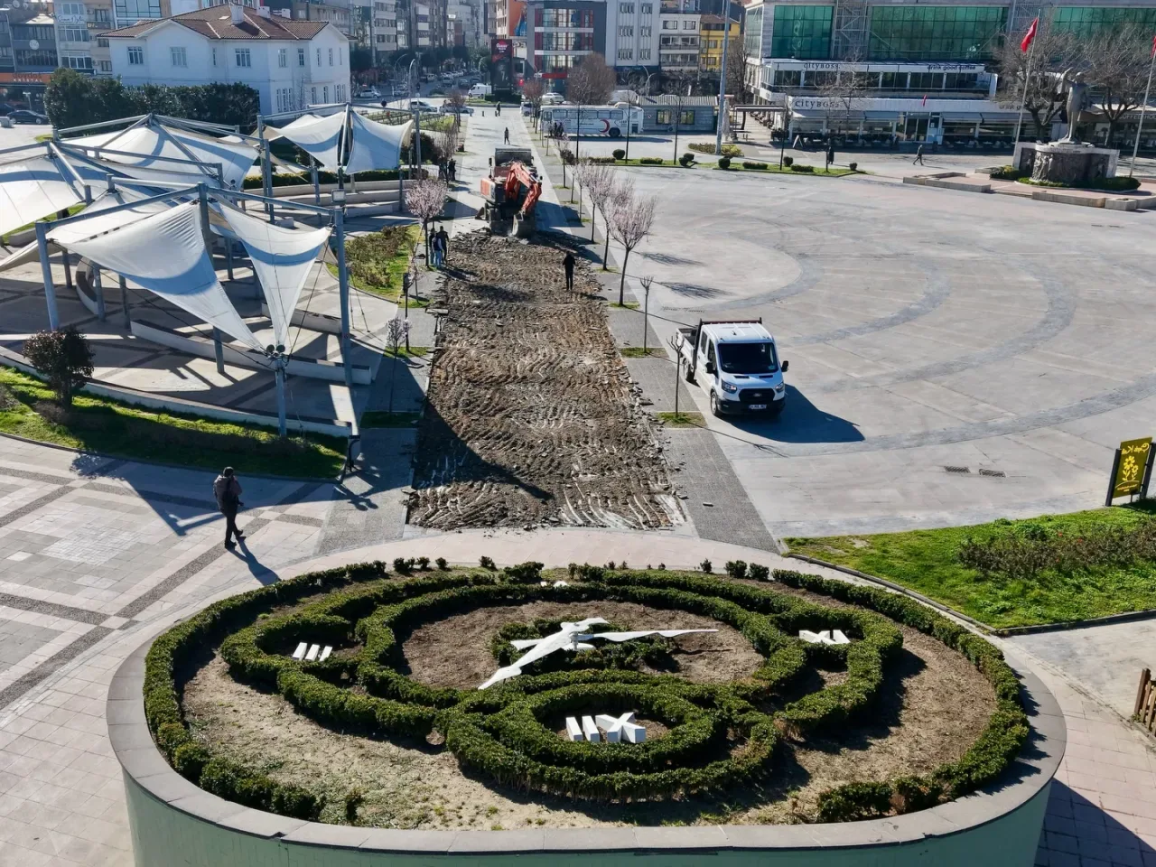 Yalova Belediyesi Şehir İçi Altyapı ve Çevre Düzenleme Çalışmalarını Hızlandırdı Yalova Belediyesi Şehir İçi Altyapı ve Çevre Düzenleme Çalışmalarını Hızlandırdı