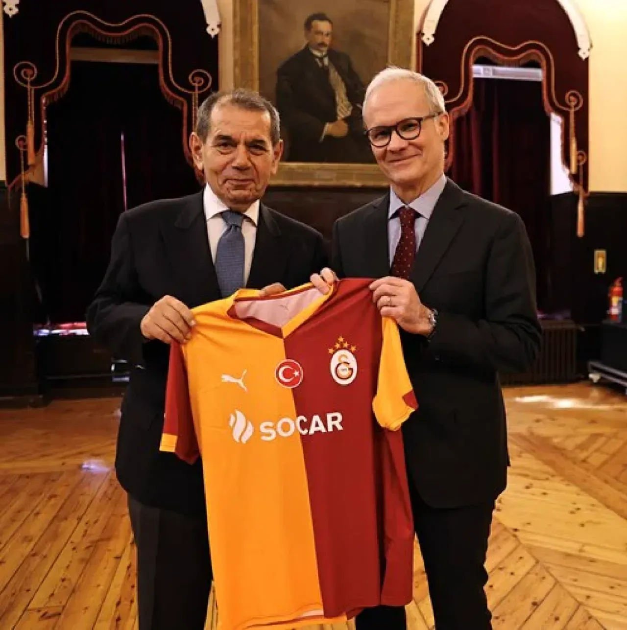 Galatasaray'dan UEFA'ya Övgü: "Şampiyonlar Ligi'nde Herkesi Yenebilir" Galatasaray'dan UEFA'ya Övgü: "Şampiyonlar Ligi'nde Herkesi Yenebilir"