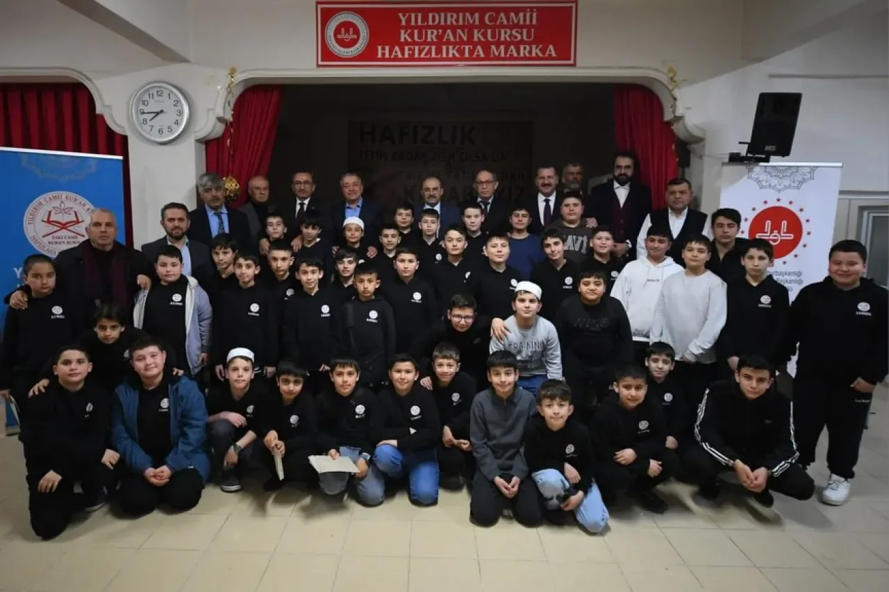 Balıkesir Valisi'nden Anlamlı İftar: Öğrencilerle Buluştu Balıkesir Valisi'nden Anlamlı İftar: Öğrencilerle Buluştu