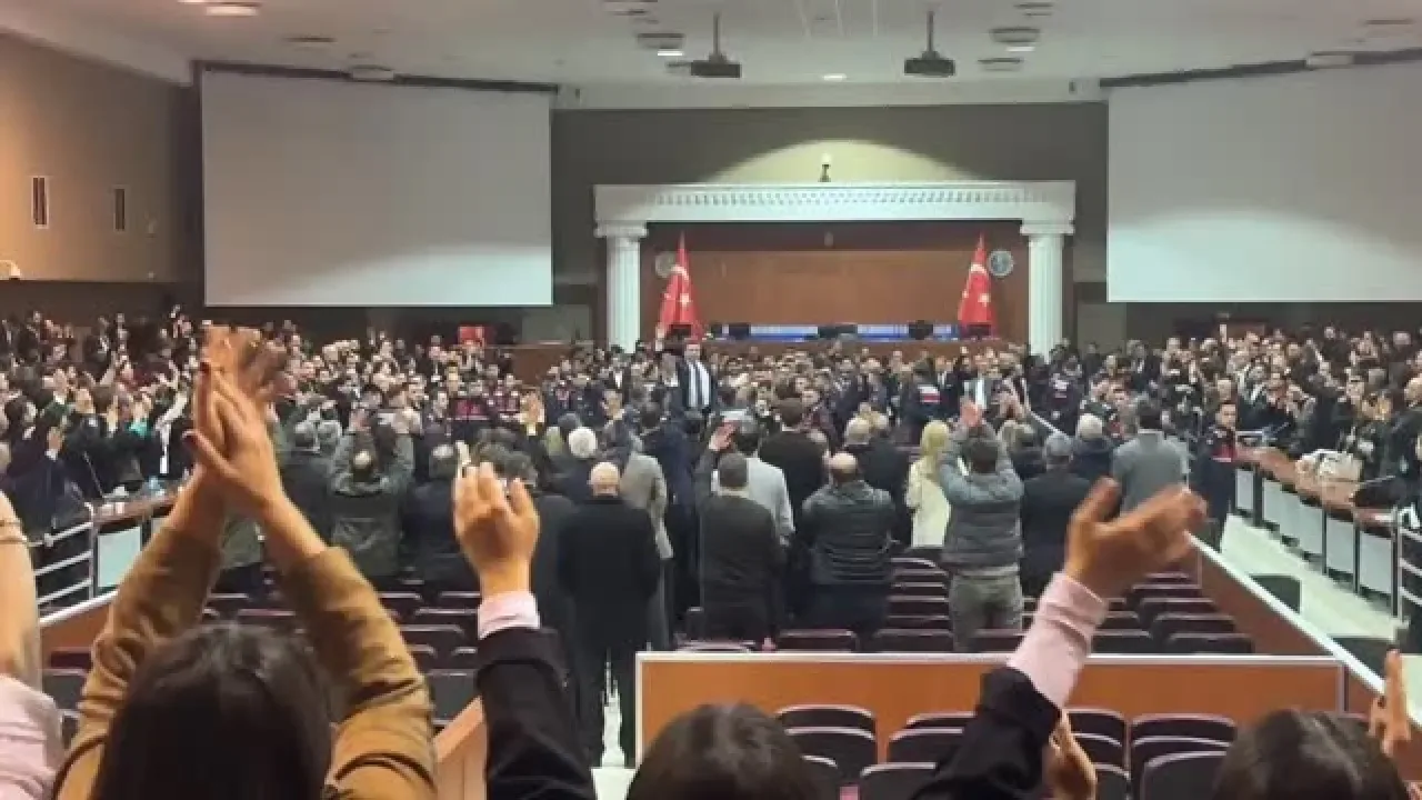 CHP'li Çiler'den İstanbul'daki 'Millet Burada' Etkinliğine Katılım ve Mesajlar CHP'li Çiler'den İstanbul'daki 'Millet Burada' Etkinliğine Katılım ve Mesajlar