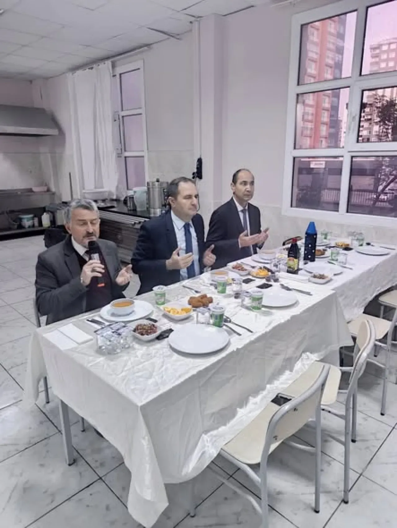 Seyhan'da Öğrencilerle Anlamlı İftar Buluşması Seyhan'da Öğrencilerle Anlamlı İftar Buluşması