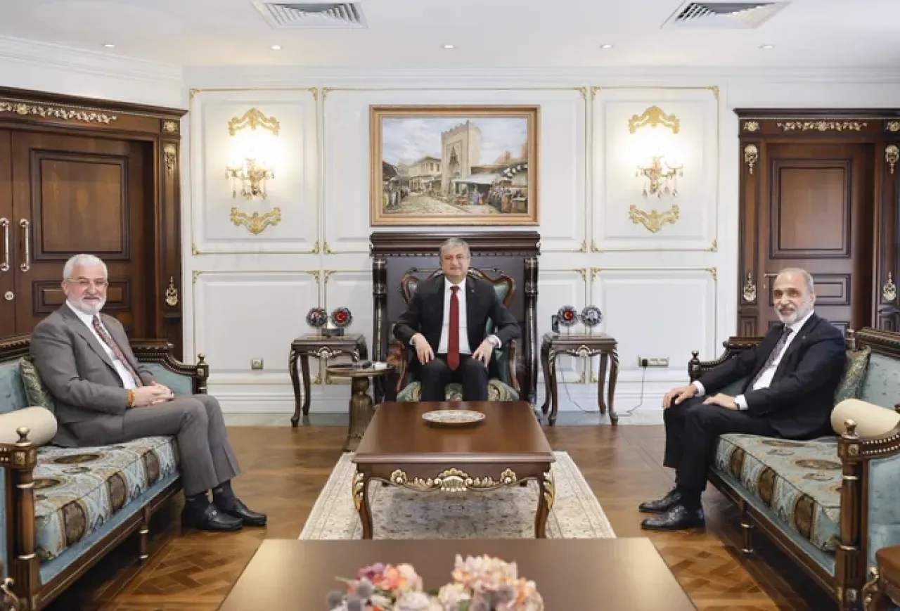 Adana Valisi'nden İş Dünyası ve Emniyet Temasına Özel Ziyaret Adana Valisi'nden İş Dünyası ve Emniyet Temasına Özel Ziyaret