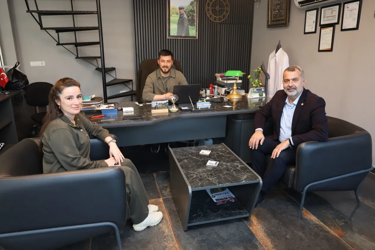 Kumluca TSO Başkanı, Finike'deki Tarım Firmasını Ziyaret Etti Kumluca TSO Başkanı, Finike'deki Tarım Firmasını Ziyaret Etti