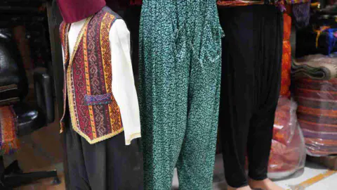 Gaziantep'te Sıcak Hava Geleneksel Şalvar Modasını Yeniden Canlandırdı