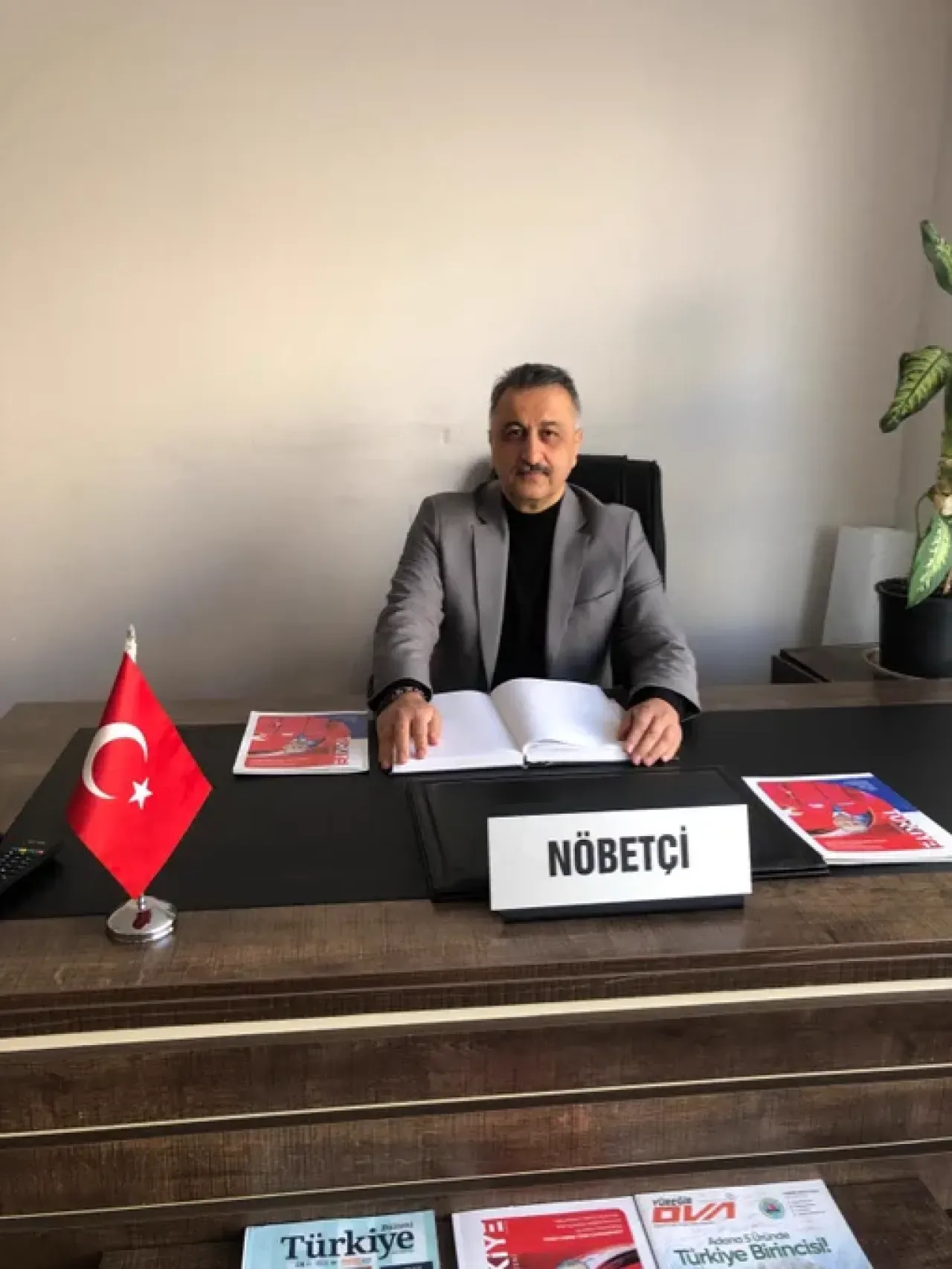 AK Parti Çukurova İlçe Başkanlığı'nda Bugünkü Nöbetçi İsim Belli Oldu AK Parti Çukurova İlçe Başkanlığı'nda Bugünkü Nöbetçi İsim Belli Oldu